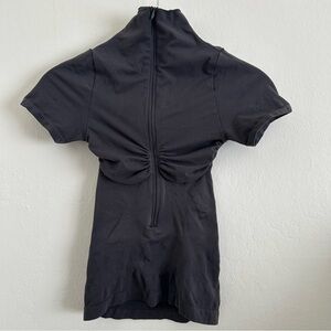 SKIMS Seamless Sculpt Zip Front Top in Ash size Small
